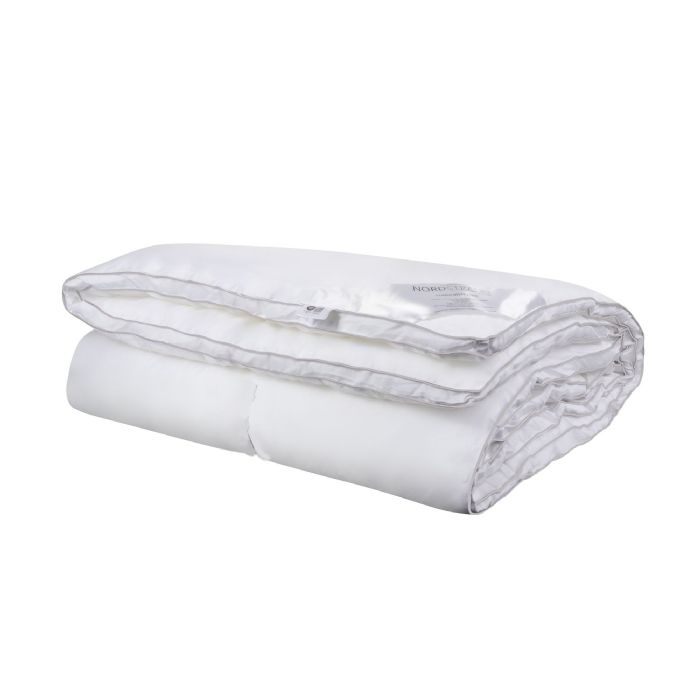Bambus juniordyne 100x140 cm - Allergivenlig helårsdyne med ekstra blød dunfiber og 100% bambus bolster - Nordstrand Home 