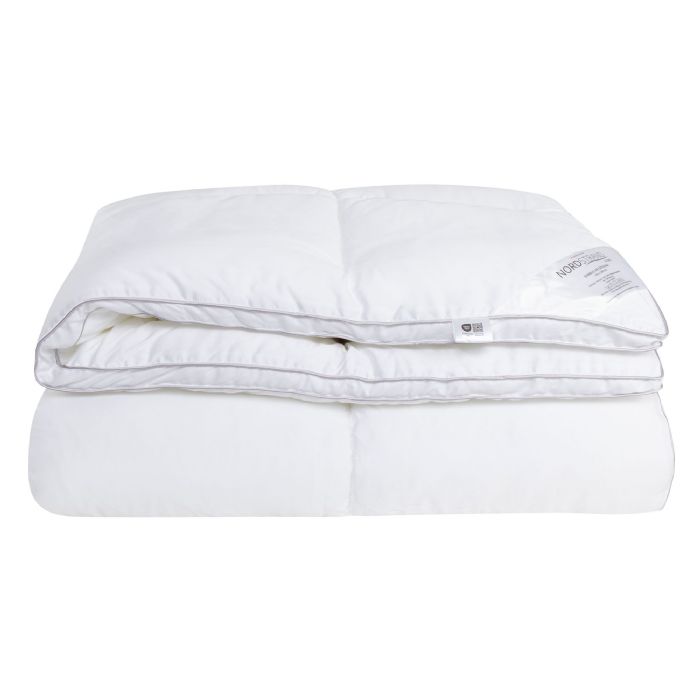 Bambus king size dyne 240x220 cm - Allergivenlig helårsdyne med ekstra blød dunfiber og 100% bambus bolster - Nordstrand Home 